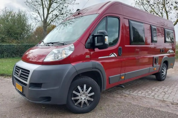 Pössl Roadcruiser 640 met enkele bedden