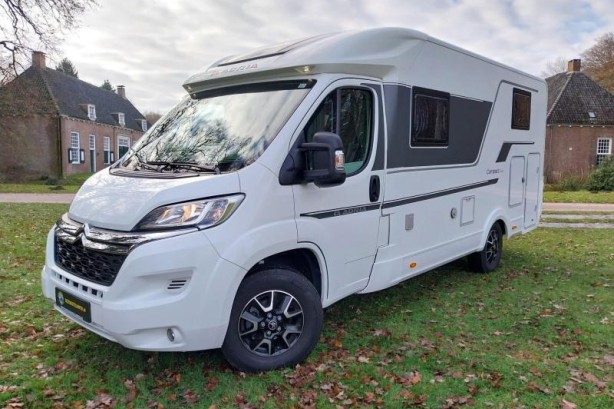 Adria Compact Axess 670 SL , dubbele airco, trekhaak