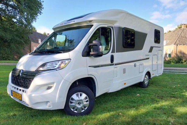 Adria Compact  lengte 660 met solar!
