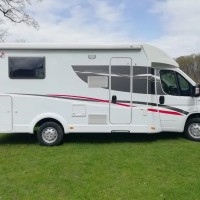 Sunlight T69S 130 PK met een groot zonnepaneel Foto #12