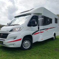 Sunlight T69S 130 PK met een groot zonnepaneel Foto #1