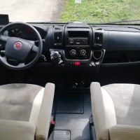 Sunlight T69S 130 PK met een groot zonnepaneel Foto #2