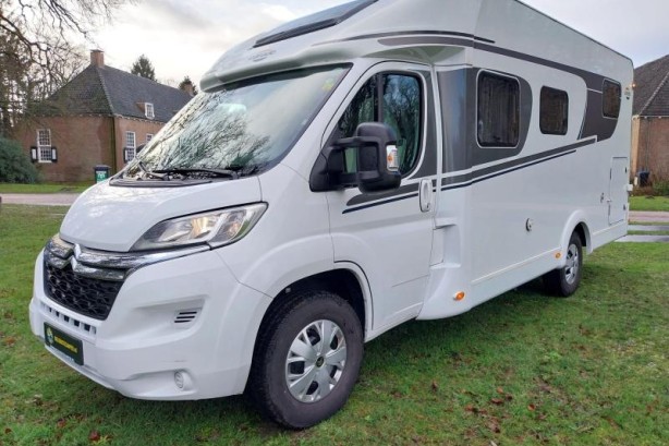 Carado T338  met groot zonnepaneel !!!