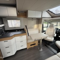 Adria MATRIX 670DL HEFBED+ENKELE BEDDEN Foto #22