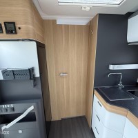 Adria MATRIX 670DL HEFBED+ENKELE BEDDEN Foto #28