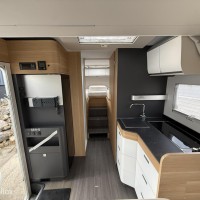 Adria MATRIX 670DL HEFBED+ENKELE BEDDEN Foto #30