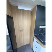 Adria MATRIX 670DL HEFBED+ENKELE BEDDEN Foto #9