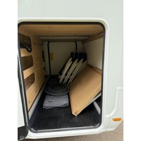 Adria MATRIX 670DL HEFBED+ENKELE BEDDEN Foto #10