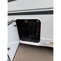 Adria MATRIX 670DL HEFBED+ENKELE BEDDEN Foto #11