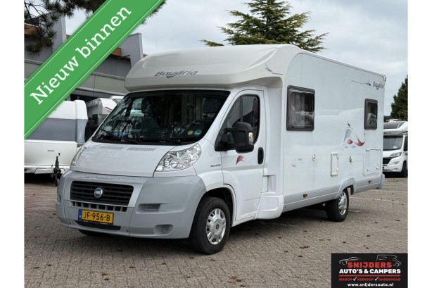 BAVARIA met lage enkele bedden in keurige staat