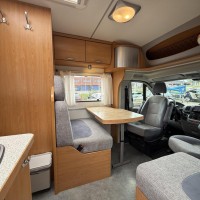 BAVARIA met lage enkele bedden in keurige staat Foto #17