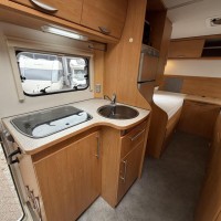 BAVARIA met lage enkele bedden in keurige staat Foto #21