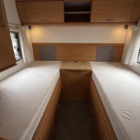 BAVARIA met lage enkele bedden in keurige staat Foto #22