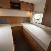 BAVARIA met lage enkele bedden in keurige staat Foto #23