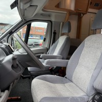 BAVARIA met lage enkele bedden in keurige staat Foto #29