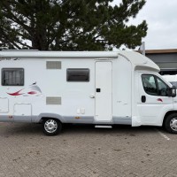 BAVARIA met lage enkele bedden in keurige staat Foto #1