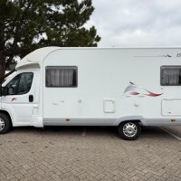 BAVARIA met lage enkele bedden in keurige staat Foto #3