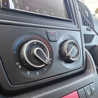 LMC campers T630 140 pk / Als nieuw / Ruime indeling / Thule luifel en fietsendrager met lift / Gescheiden douche / ... uit 2024 Foto #9