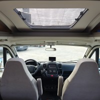 LMC campers T630 140 pk / Als nieuw / Ruime indeling / Thule luifel en fietsendrager met lift / Gescheiden douche / ... uit 2024 Foto #1