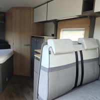 LMC campers T630 140 pk / Als nieuw / Ruime indeling / Thule luifel en fietsendrager met lift / Gescheiden douche / ... uit 2024 Foto #2