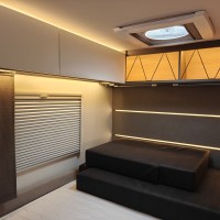 LMC campers T630 140 pk / Als nieuw / Ruime indeling / Thule luifel en fietsendrager met lift / Gescheiden douche / ... uit 2024 Foto #21