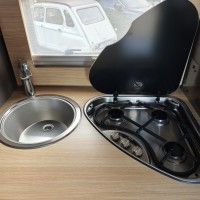 LMC campers T630 140 pk / Als nieuw / Ruime indeling / Thule luifel en fietsendrager met lift / Gescheiden douche / ... uit 2024 Foto #8