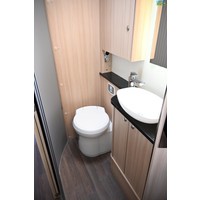 Bürstner Nexxo T740 2016 Airco Queensbed Lage km’s IZGST Foto #32