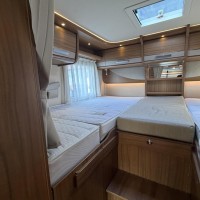 Hymer B 588 PL Enkele Bedden Hefbed Zonnepanelen Luifel Bearlock Foto #17