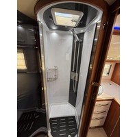 Mobilvetta Kea M76 lengte en alkoof bed Foto #17