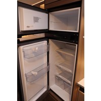 Carado T448 Pro+ 140pk Fiat | 1e Eigenaar | Origneel NL | Lengtebedden | Hefbed | Ruime indeling | Bearlock | Lift Fietsendrager | Foto #13