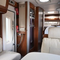 Hymer B 694 SL Schotel Zonnepaneel Dwarsbed Hefbed Foto #4