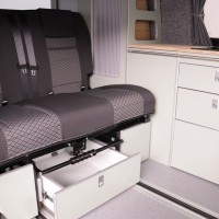 Volkswagen Transporter Buscamper 2.0TDI 140Pk Euro-5 Aut/DSG-7 Euro-5 Inbouw nieuw California-look | Railsysteem achterbank | 4-zitpl./4-slaappl. | Slaaphefdak | NIEUWST Foto #12