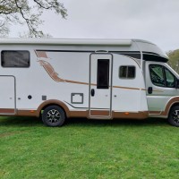 Bürstner Delfin 726 T 2x airco + tv + fietsdrg. Foto #11