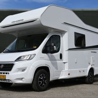 Weinsberg CaraHome 600 DKG Stapelbed Fietsdrager Luifel Foto #1