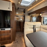 Hymer B600 MC Enkele Bedden Hefbed 2X Airco Zonnepanelen Lithium Omvormer Foto #8