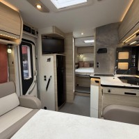 Rapido I 896F Automaat Queensbed Hefbed Face To Face Zonnepaneel Foto #9