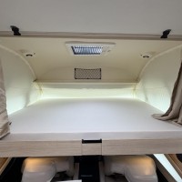 Rapido I 896F Automaat Queensbed Hefbed Face To Face Zonnepaneel Foto #18