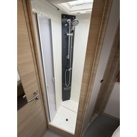 Rapido I 896F Automaat Queensbed Hefbed Face To Face Zonnepaneel Foto #20