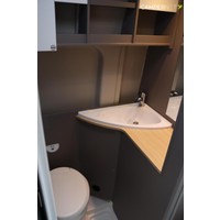 LMC Innovan 640 140pk Automaat | Lengtebedden | Luifel | Panoramadak | Inlegramen | Cruise Control | Nieuw uit voorraad leverbaar | Foto #14