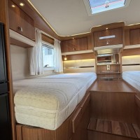 Hymer B 674 SL Automaat Enkele Bedden E&amp;P Level Boven kasten Foto #33