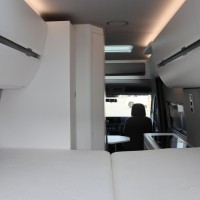 Volkswagen Grand California 177pk Automaat | Bearlock | SOG ventilatie | Lengtebedden | Luifel | Trekhaak | Buitendouche | Foto #20