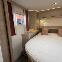 Rapido I 896F Automaat Queensbed Hefbed Face To Face Zonnepaneel Foto #15