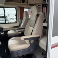 Rapido I 896F Automaat Queensbed Hefbed Face To Face Zonnepaneel Foto #23