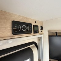 Rapido I 896F Automaat Queensbed Hefbed Face To Face Zonnepaneel Foto #26