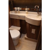 Carthago C-TOURER I 149 LE 150pk Automaat | Omvormer | Zonnepanelen | Hefbed | Dubbele bodem | Maxxfan | Lengtebedden | Dubbele huishoudaccu | Gescheiden douche | Foto #23