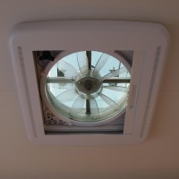 Carado T338 165pk Automaat | BR Systeem | LPG installatie | Lengtebedden | Omvormer | Lithium | Oven | Zonnepanelen | Bearlock | Edition25 | Foto #38