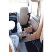 Carthago C-Tourer I 150 QB 170pk Automaat | Zo goed als nieuw | Queensbed | Gescheiden douche | Dubbele bodem | Hefbed | Luxe | LED koplampen | Foto #39