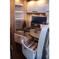 Carthago C-Tourer I 150 QB 170pk Automaat | Zo goed als nieuw | Queensbed | Gescheiden douche | Dubbele bodem | Hefbed | Luxe | LED koplampen | Foto #44