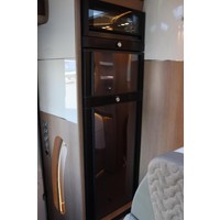 Carthago C-Tourer I 150 QB 170pk Automaat | Zo goed als nieuw | Queensbed | Gescheiden douche | Dubbele bodem | Hefbed | Luxe | LED koplampen | Foto #47