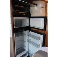 Carthago C-Tourer I 150 QB 170pk Automaat | Zo goed als nieuw | Queensbed | Gescheiden douche | Dubbele bodem | Hefbed | Luxe | LED koplampen | Foto #48